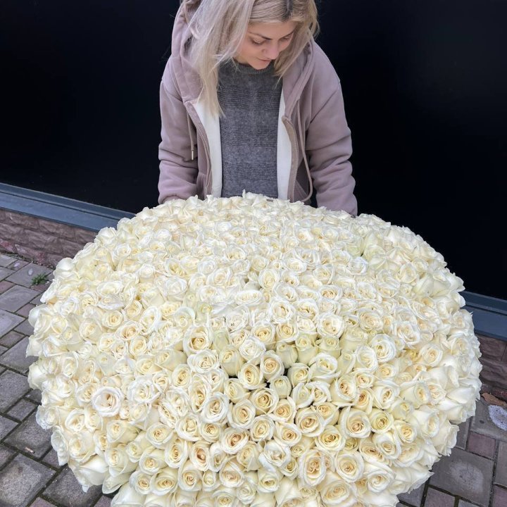 501 белая роза в корзине в Уфе