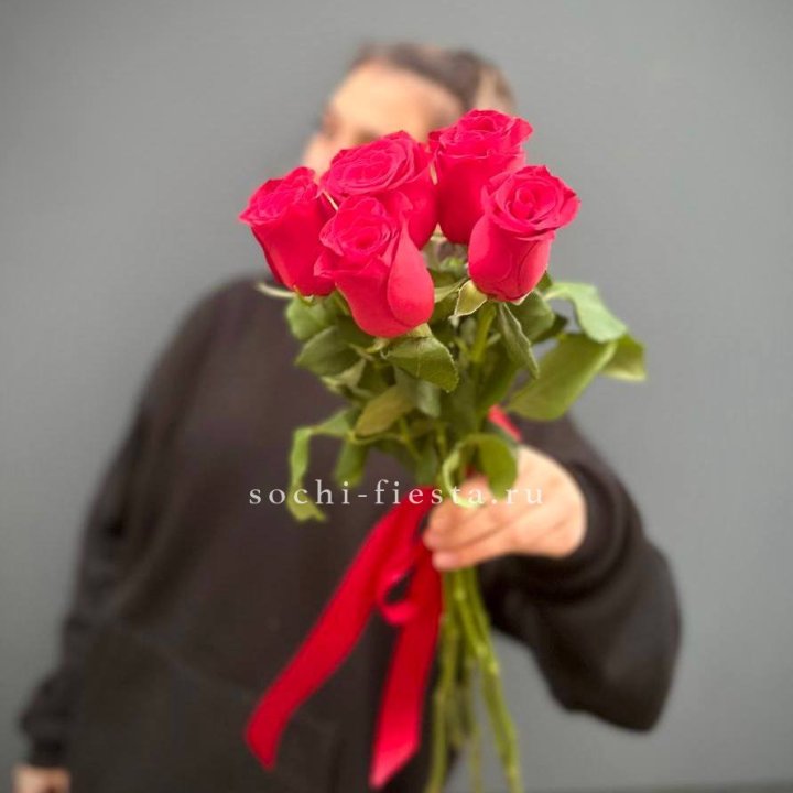 Букет 5 красных роз  в Уфе