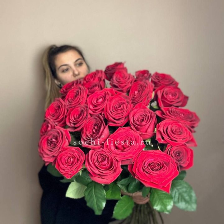 25 высоких роз в Уфе