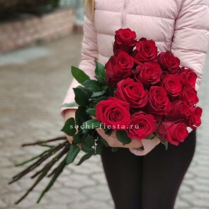 15 высоких красных роз в Уфе