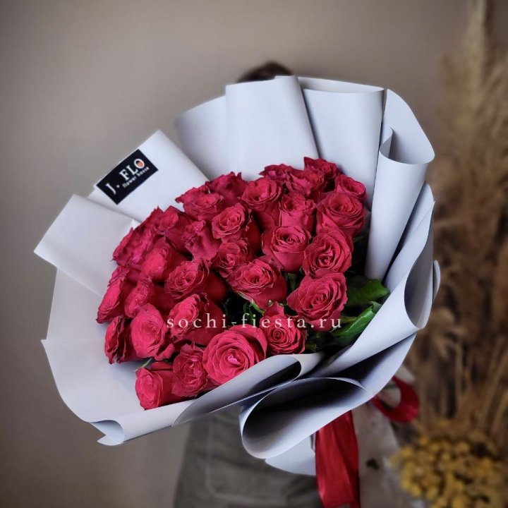 Красные розы 33 шт в Уфе