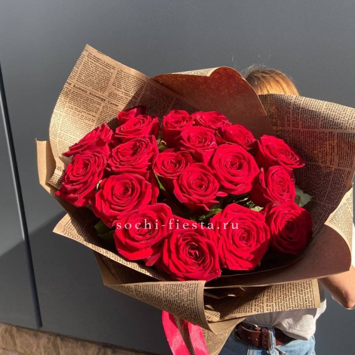 19 красных роз Леди Крафт в Уфе