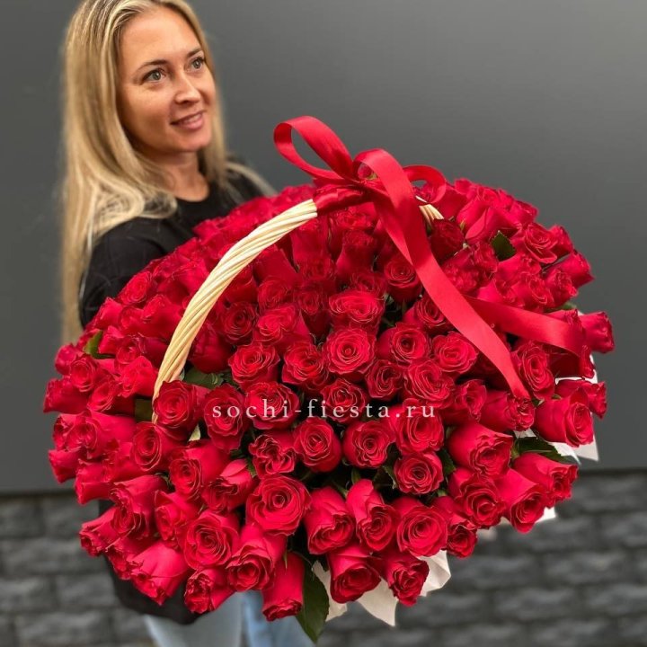 151 красная  роза в корзине в Уфе
