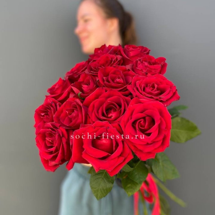 15 красных роз под ленту в Уфе
