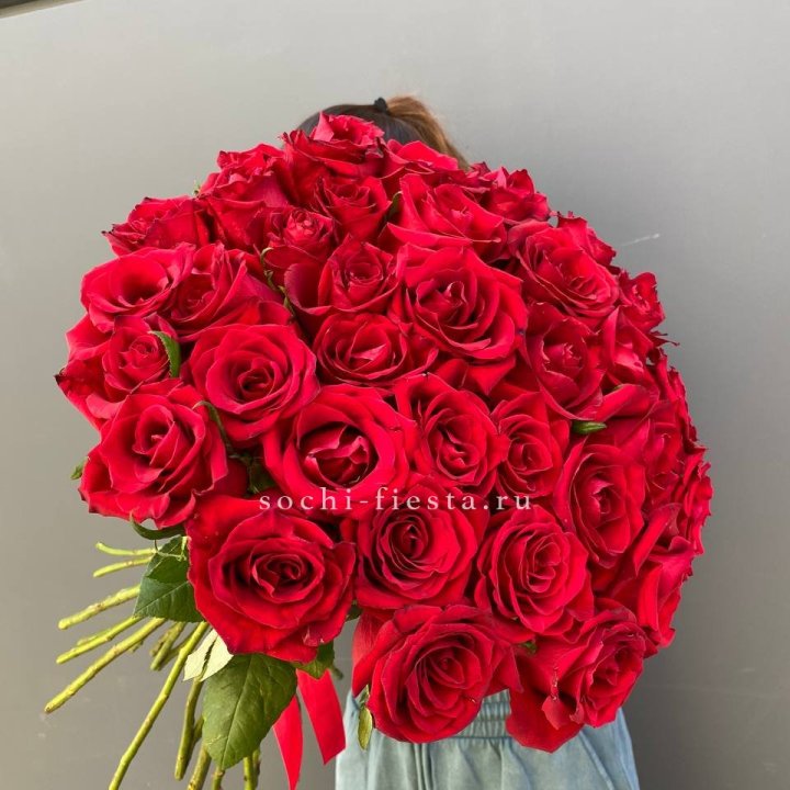 35 красных роз под ленту в Уфе