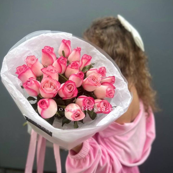 21 розовые розы Венди  в оформлении в Уфе