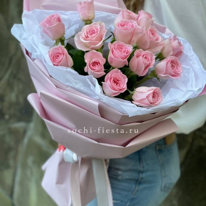 Розовые розы в авторском оформлении в Уфе