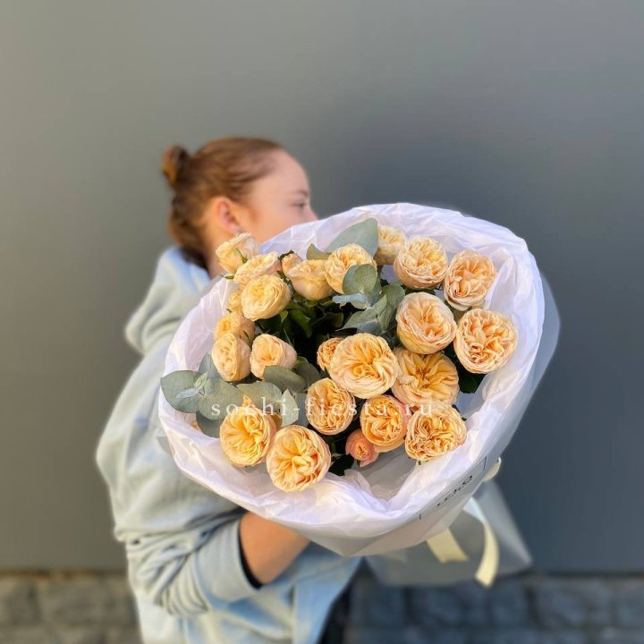 7 пионовидных роз в Уфе