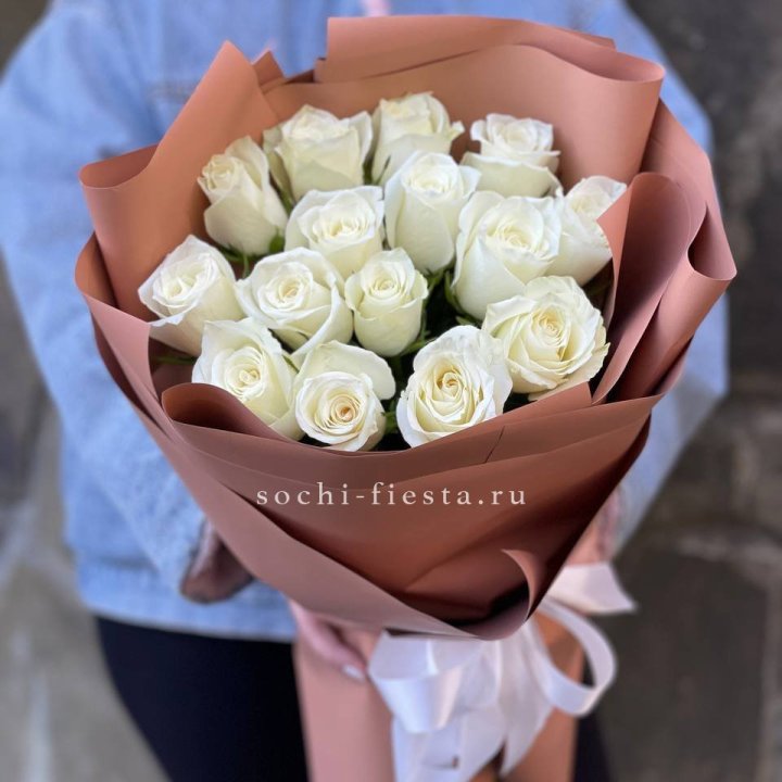 15 белых роз сиена в Уфе