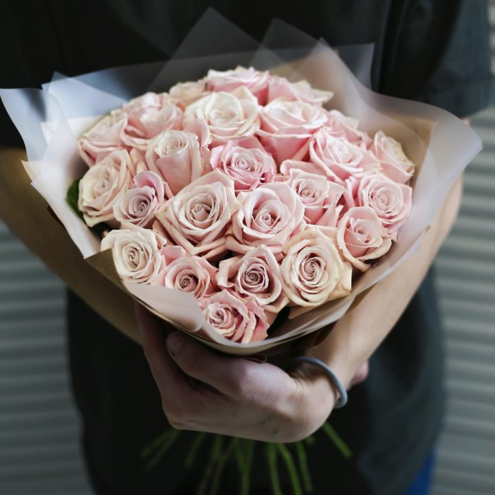 27 кремовых роз в Уфе