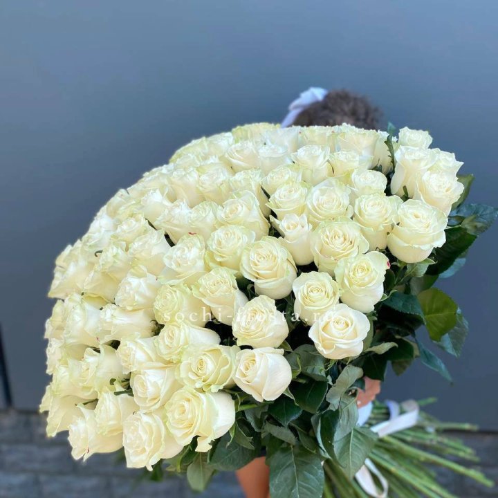 101 белая высокая роза в Уфе