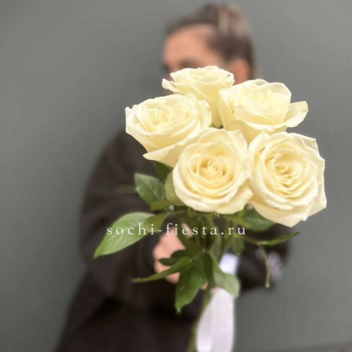 Букет 5 белых роз  в Уфе