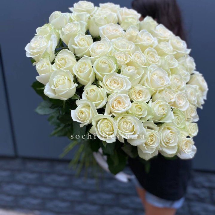 51 белоснежная высокая роза в Уфе