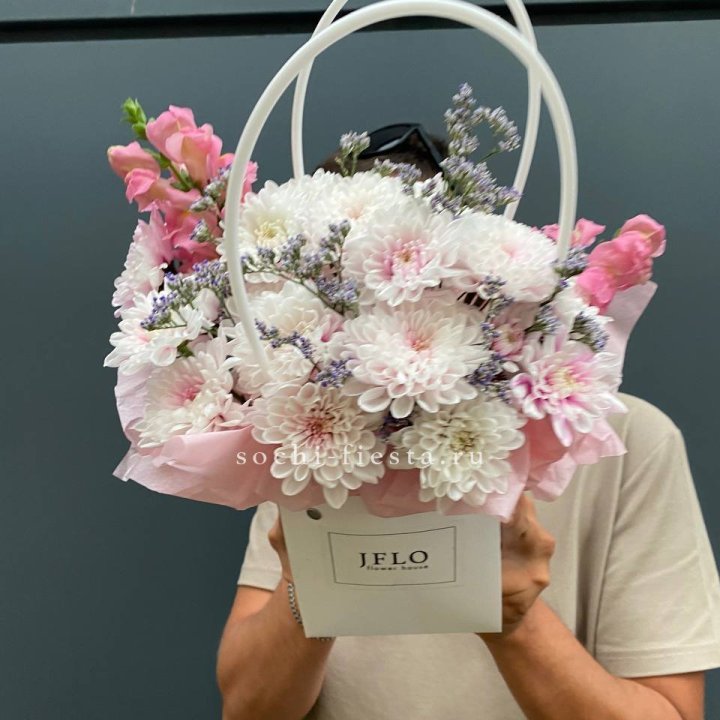 Сумочка из стойких цветов  в Уфе