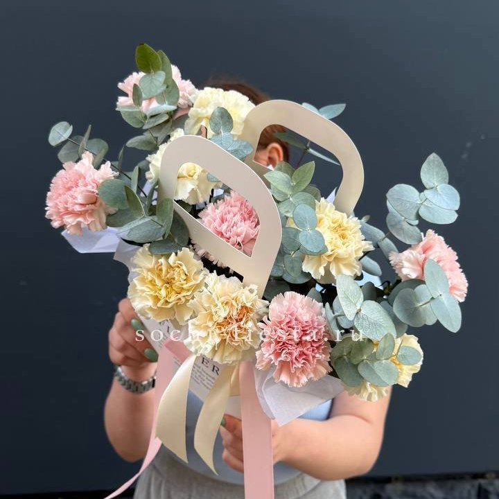 Сумочка из диантусов в Уфе