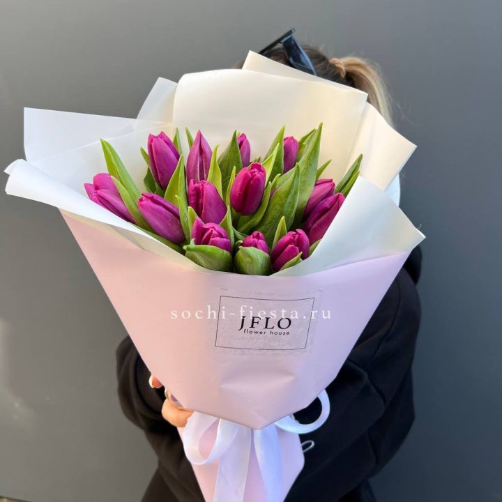 15 пурпурных тюльпанов в Уфе